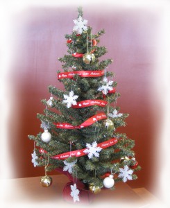 using personalized ribbons for christmas trees and other decorations even in july