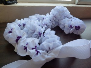 ribbon lei using personalized ribbon rolls