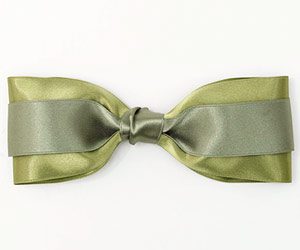 different uses for ribbon rolls when making holiday and gift bows