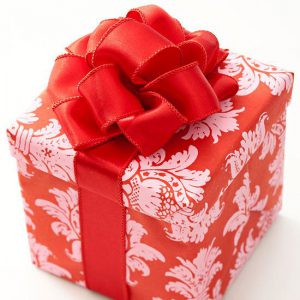 different uses for ribbon rolls when making holiday and gift bows