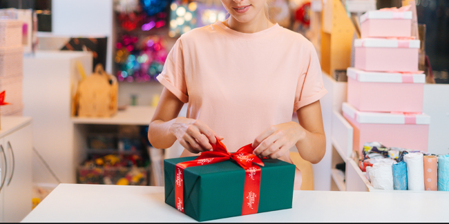 A gift is tied together with a custom ribbon roll.