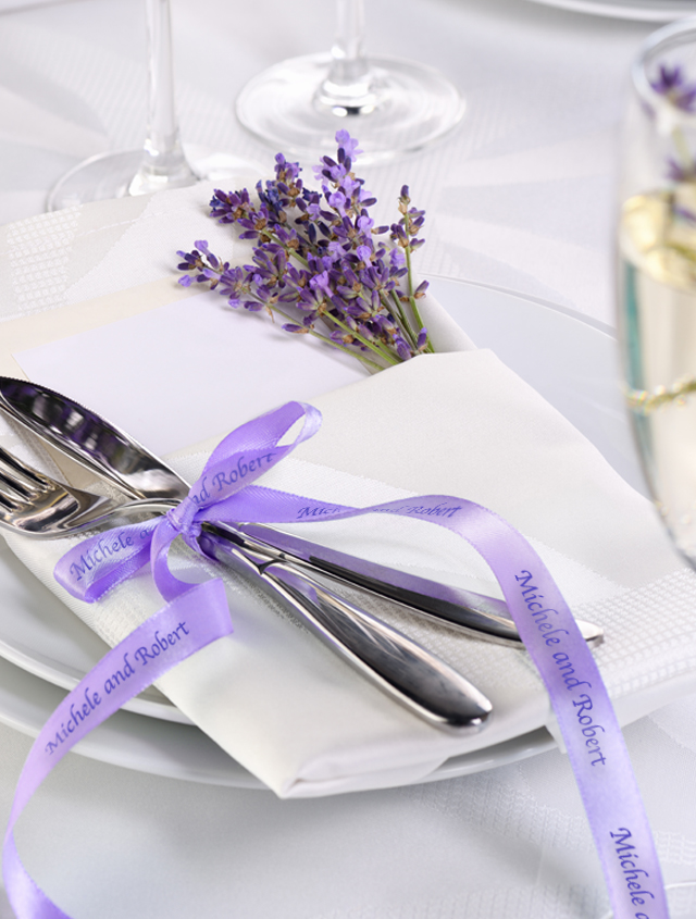 Place setting with custom ribbon