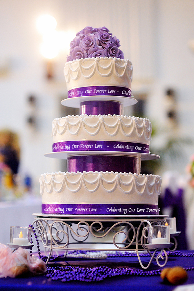 Wedding cake with custom ribbon